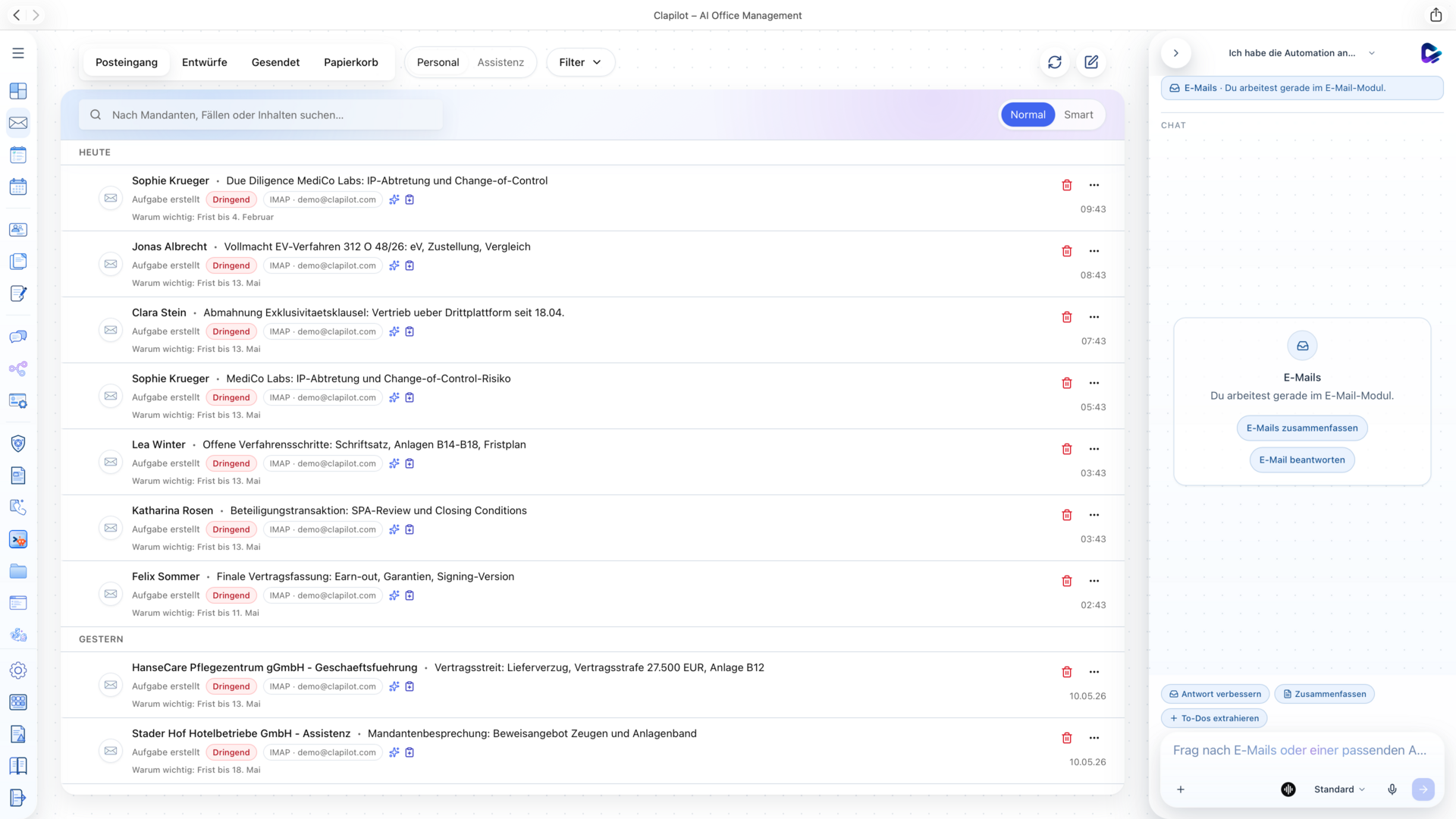 Clapilot Posteingang mit priorisierten Mandanten-E-Mails und Assistentenleiste